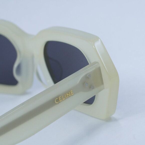 🕶️ New Celine CL40243I 39A Sunglasses -Opal Vanilla Frame, Smoke Lenses - Picture 8 of 11